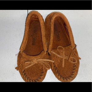 Minnetonka kids brown moccasins fringe detail